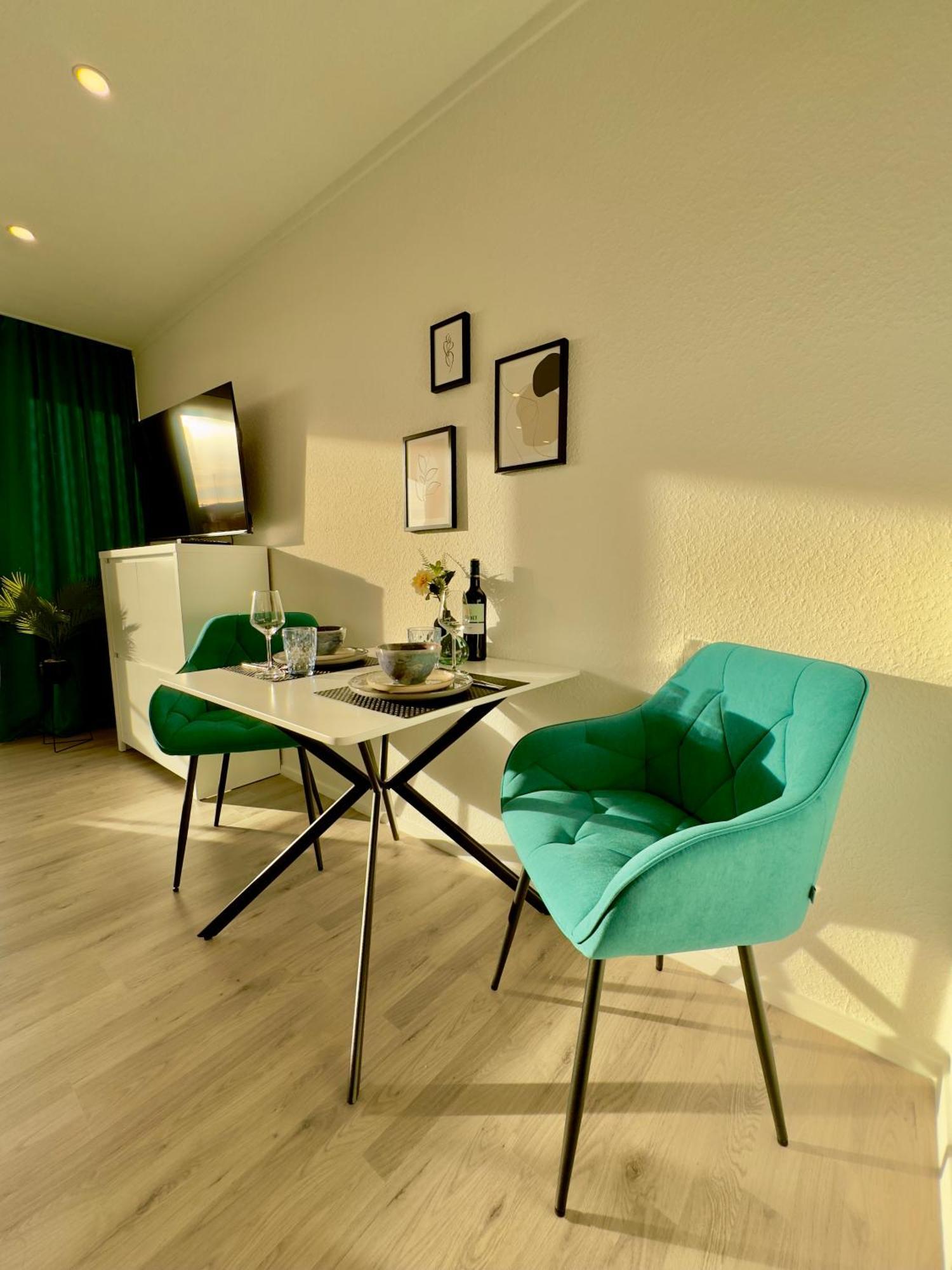 M&D Apartments Naehe Stadion Mit Balkon - Netflix - Kueche - Sunset View Kaiserslautern Exterior foto